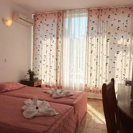 Отель Sunny Varshava 3*