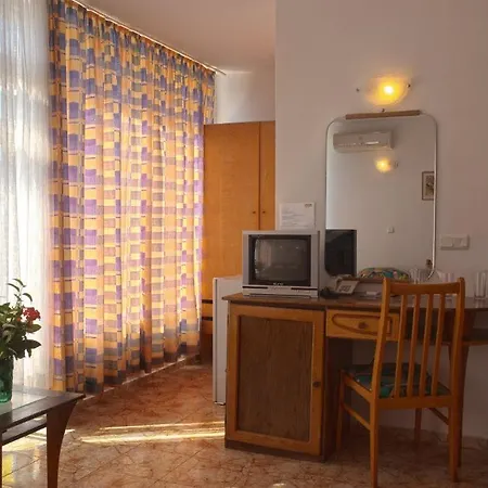 Sunny Varshava Золотые Пески