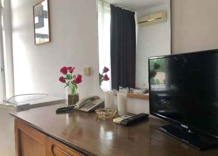 Отель Sunny Varshava 3*