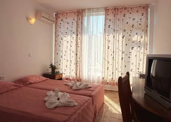 Отель Sunny Varshava 3*