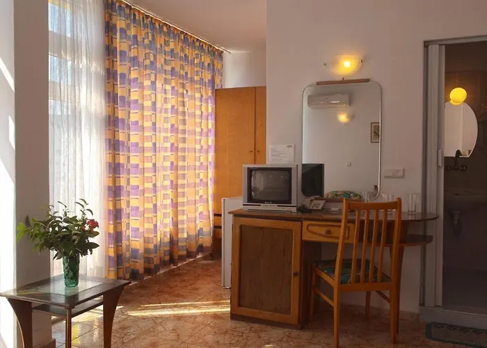 Sunny Varshava Золотые Пески