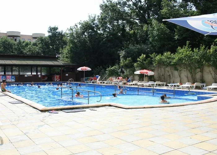 Отель Sunny Varshava 3*